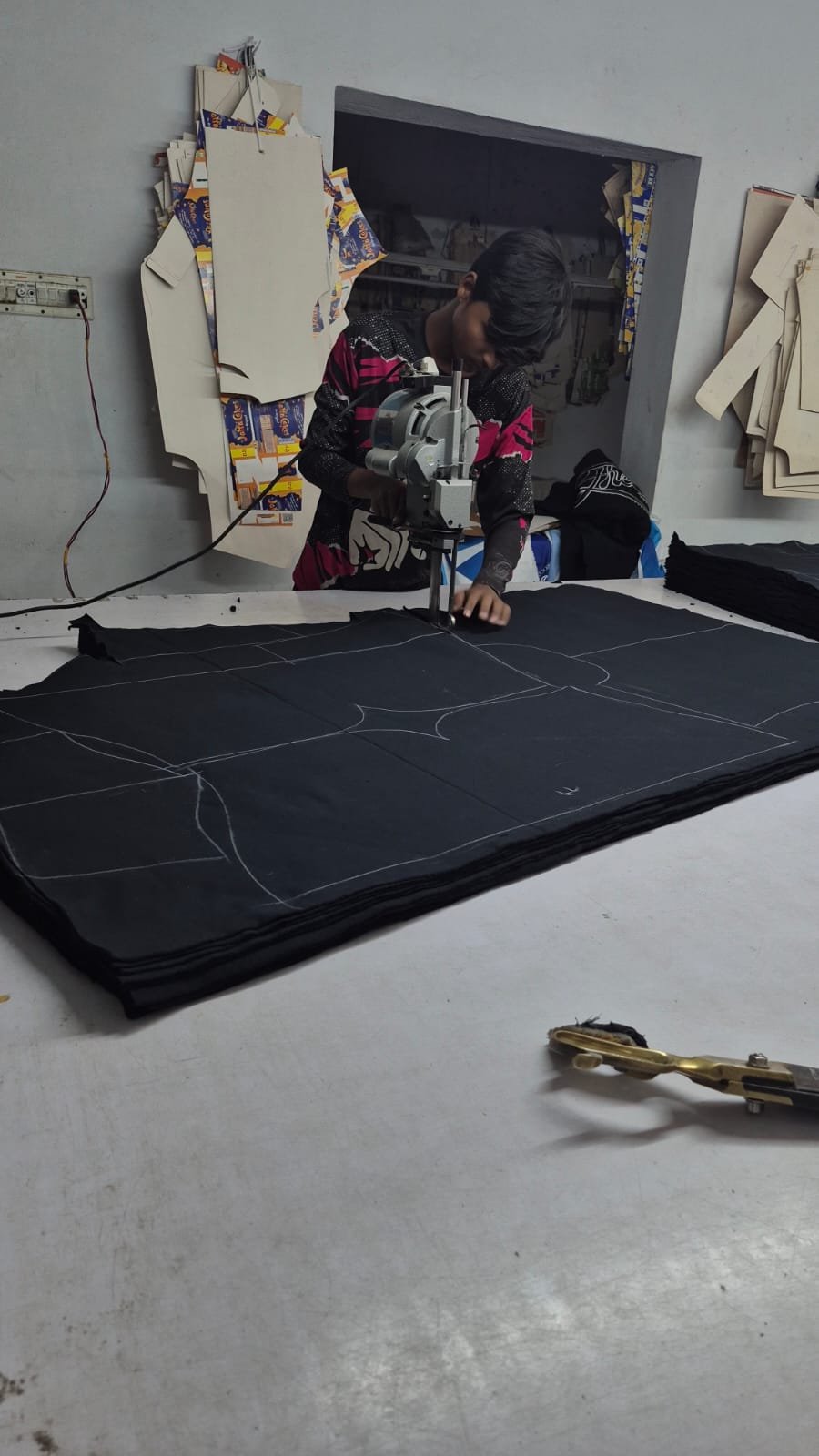 Fabric cutting table